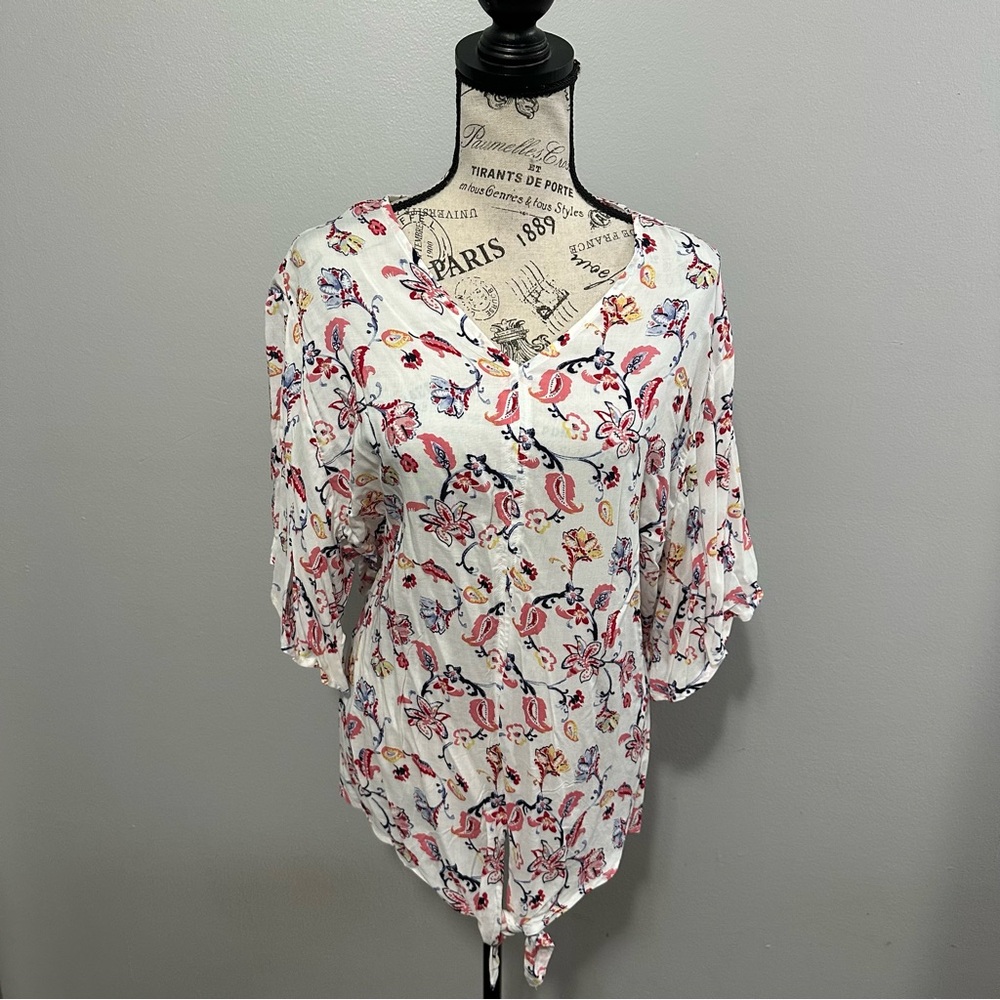 C EST. 1946 Cato White Floral V-Neck Tie-Hem Women's Top Size Medium